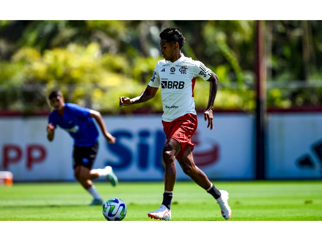 Com hat-trick de Gabigol, Flamengo goleia o Zinza FC em jogo-treino no Ninho do Urubu