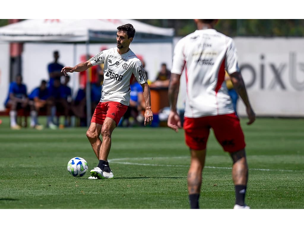 Flamengo: Rodrigo Caio participa de jogo-treino e espera por oportunidade com Jorge Sampaoli