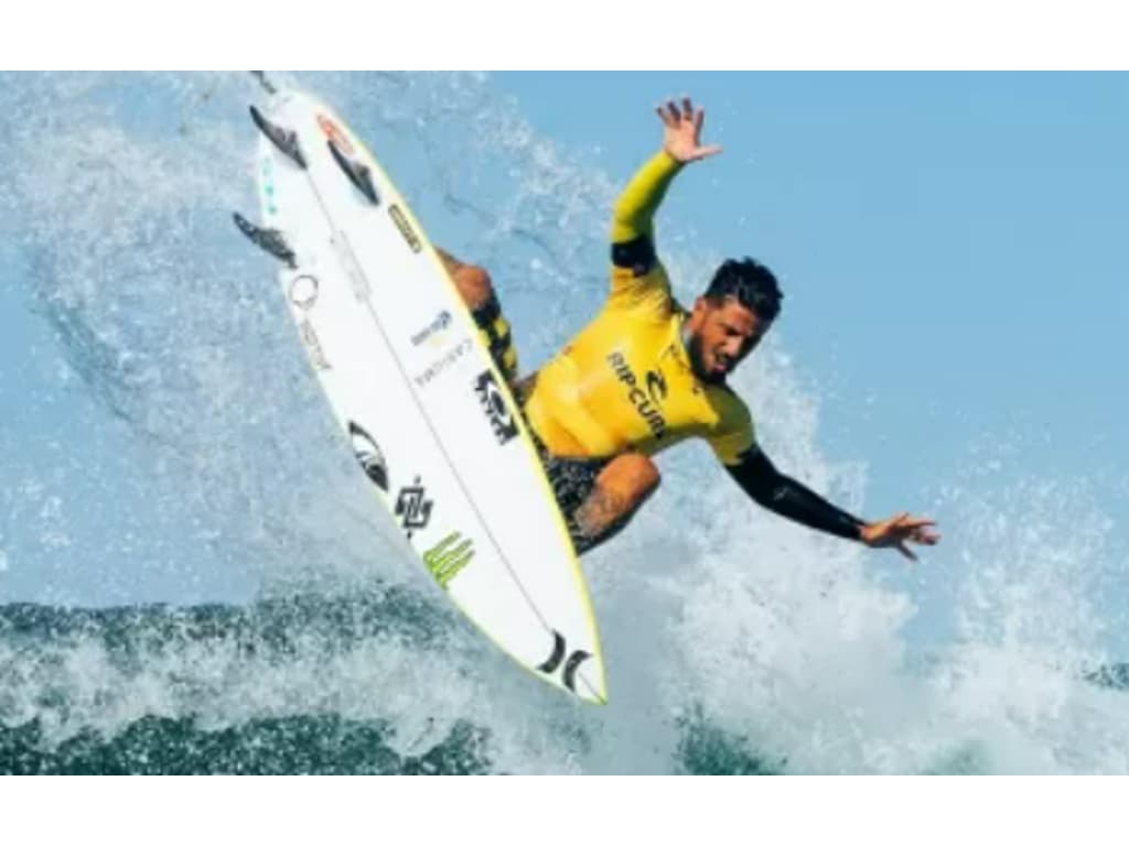 Filipe Toledo conquista título do Circuito Mundial de Surfe