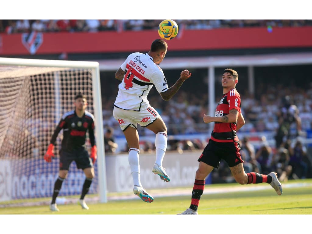 ATUAÇÕES: Ayrton Lucas e Léo Pereira recebem piores notas em vice do Flamengo na Copa do Brasil