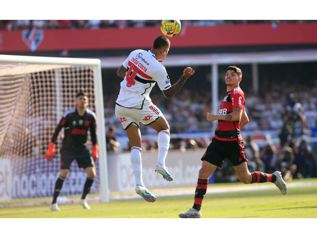 Ayrton Lucas afirma que o Flamengo é seu 'time do coração' e que