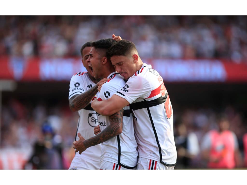 Lucas celebra título da Copa do Brasil com o São Paulo e afirma: Nunca  vivi isso, nada se compara, são paulo