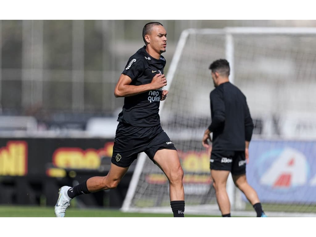 Com zagueiros da base, Corinthians faz primeiro treino em São Paulo antes de maratona de jogos em casa