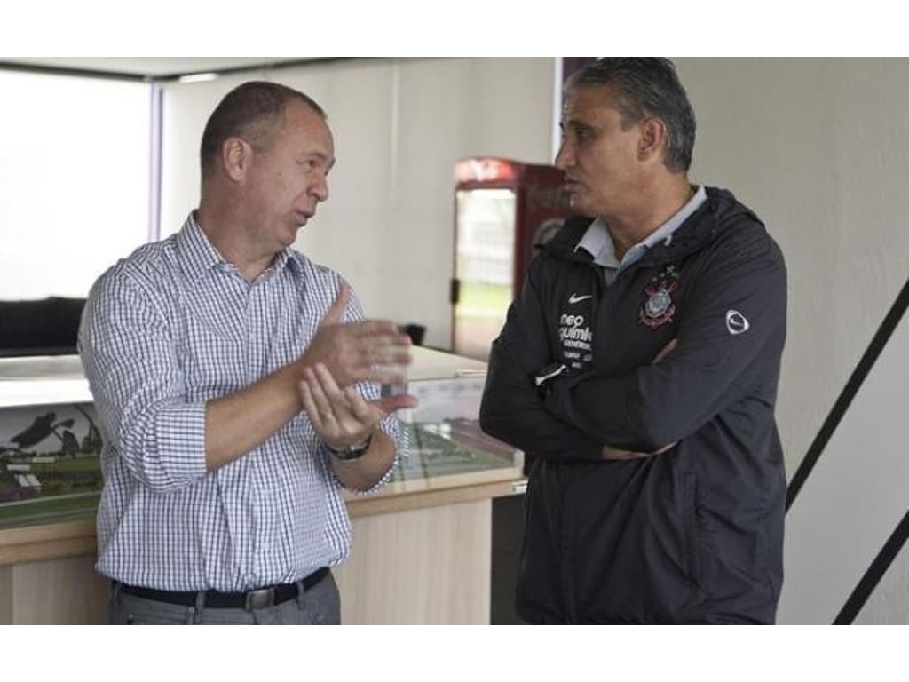 Corinthians recua em investida por Tite e define Mano como plano B para assumir o clube