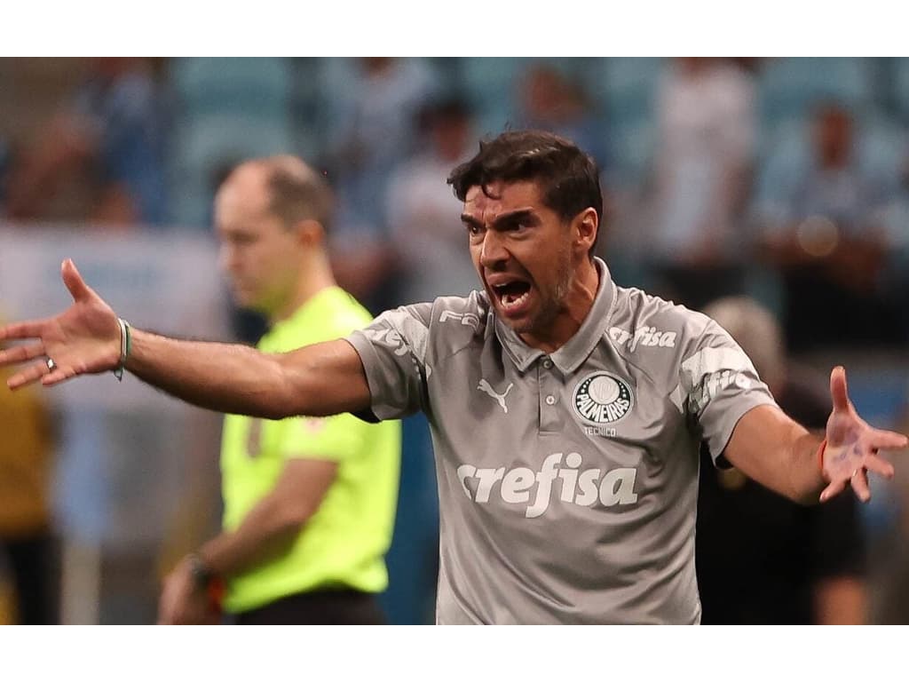 Convicções de Abel Ferreira são questionadas por torcedores do Palmeiras nas redes sociais