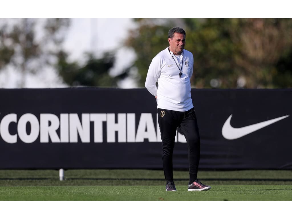 Saiba o que a diretoria do Corinthians pensa sobre possível demissão de Luxemburgo