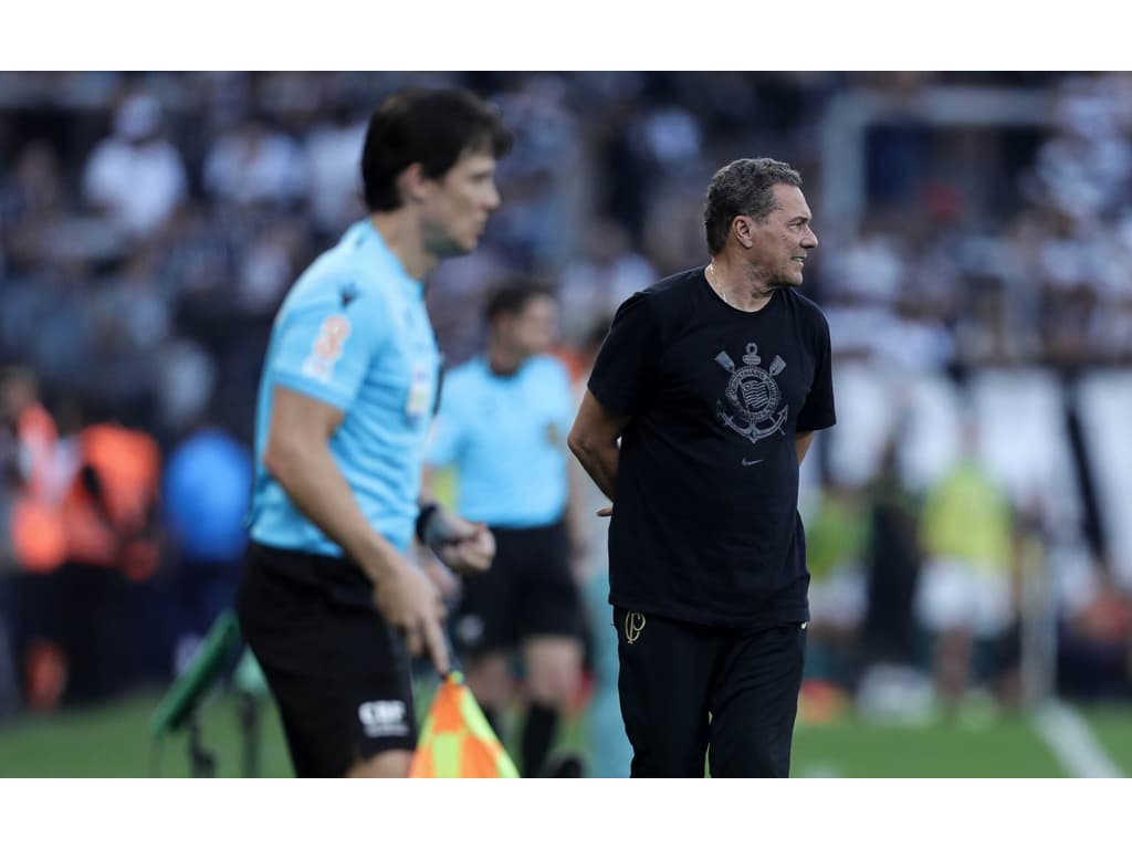 Luxemburgo diz não se sentir pressionado no Corinthians e explica ausência de Renato Augusto contra o Palmeiras
