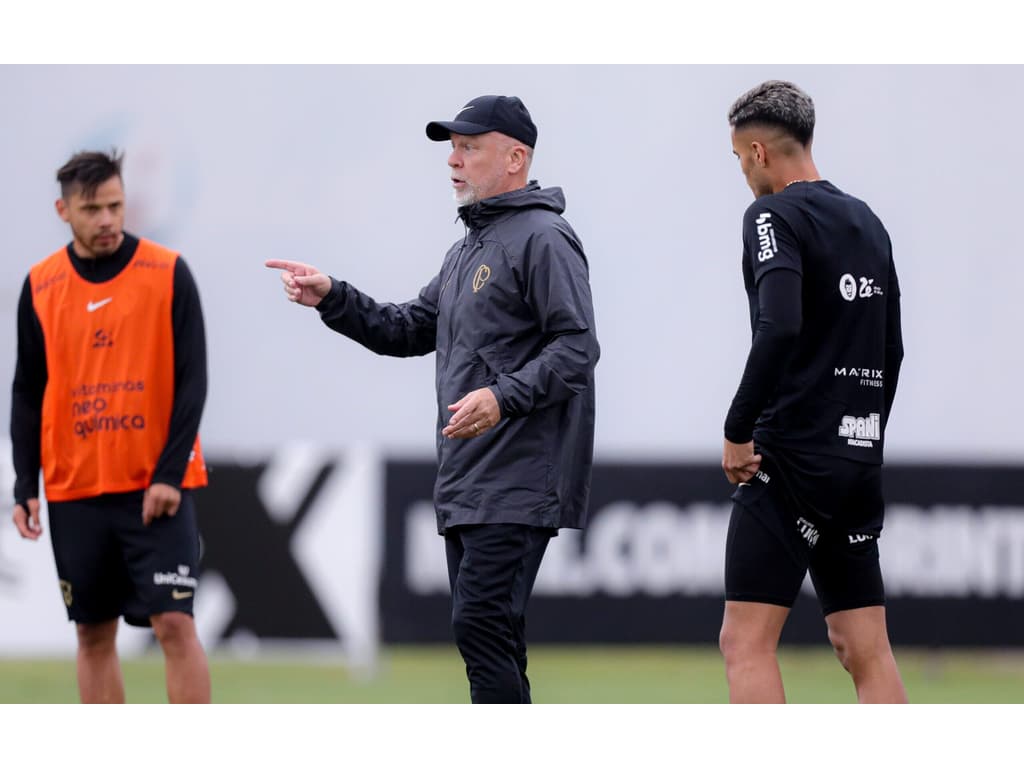 Escalação do Corinthians: Mano opta por mistério antes do jogo contra o São Paulo e contradiz discurso dado na apresentação