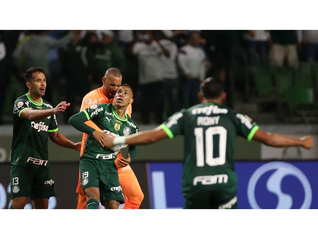 Breno Lopes provoca torcida do Palmeiras e recebe resposta após gol da vitória