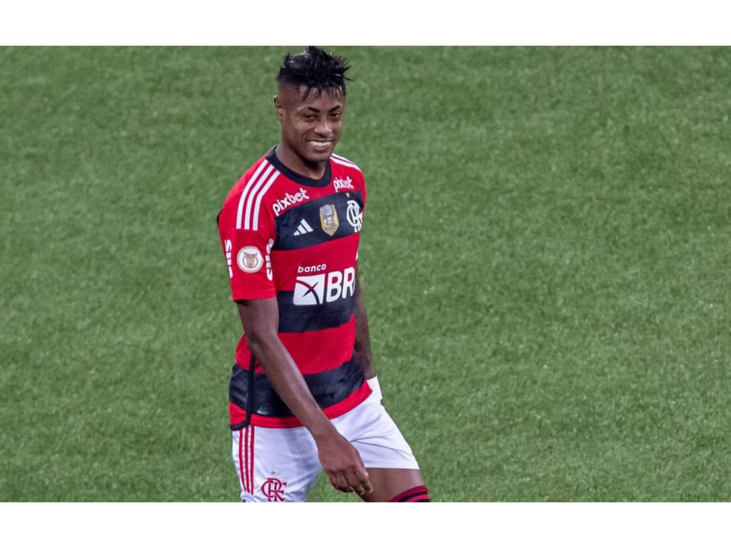 Destaque do Flamengo, Bruno Henrique exalta insistência para desempatar o clássico: ‘Procurei o tempo todo’