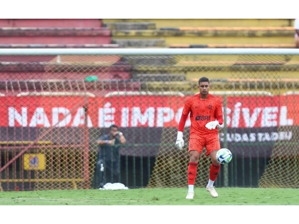 Sobrevivente de incêndio no Ninho, Dyogo comemora título do Flamengo: Deus me deixou para fazer história
