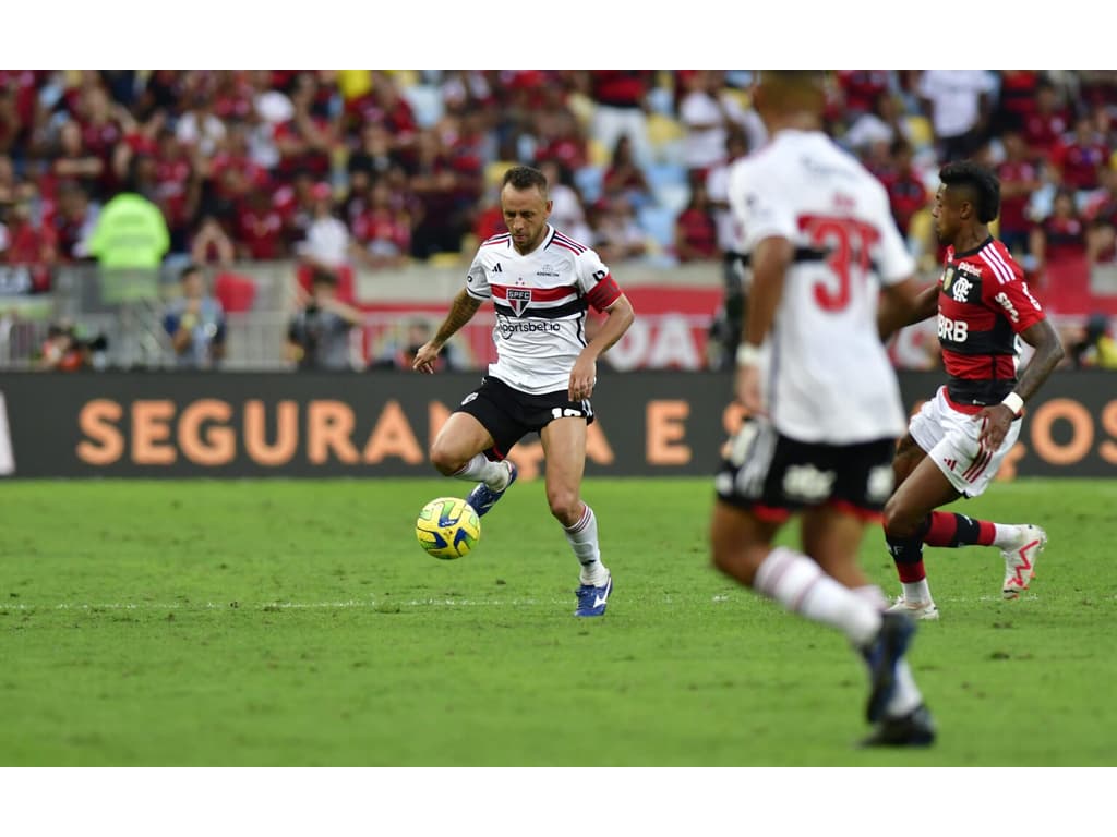 Fluminense vence São Paulo em “jogo das faixas“ marcado por cartões e  lesões