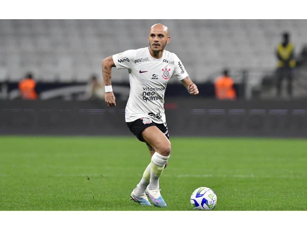 ATUAÇÕES: Fábio Santos tem noite desastrosa em empate do Corinthians com o Grêmio pelo Brasileirão