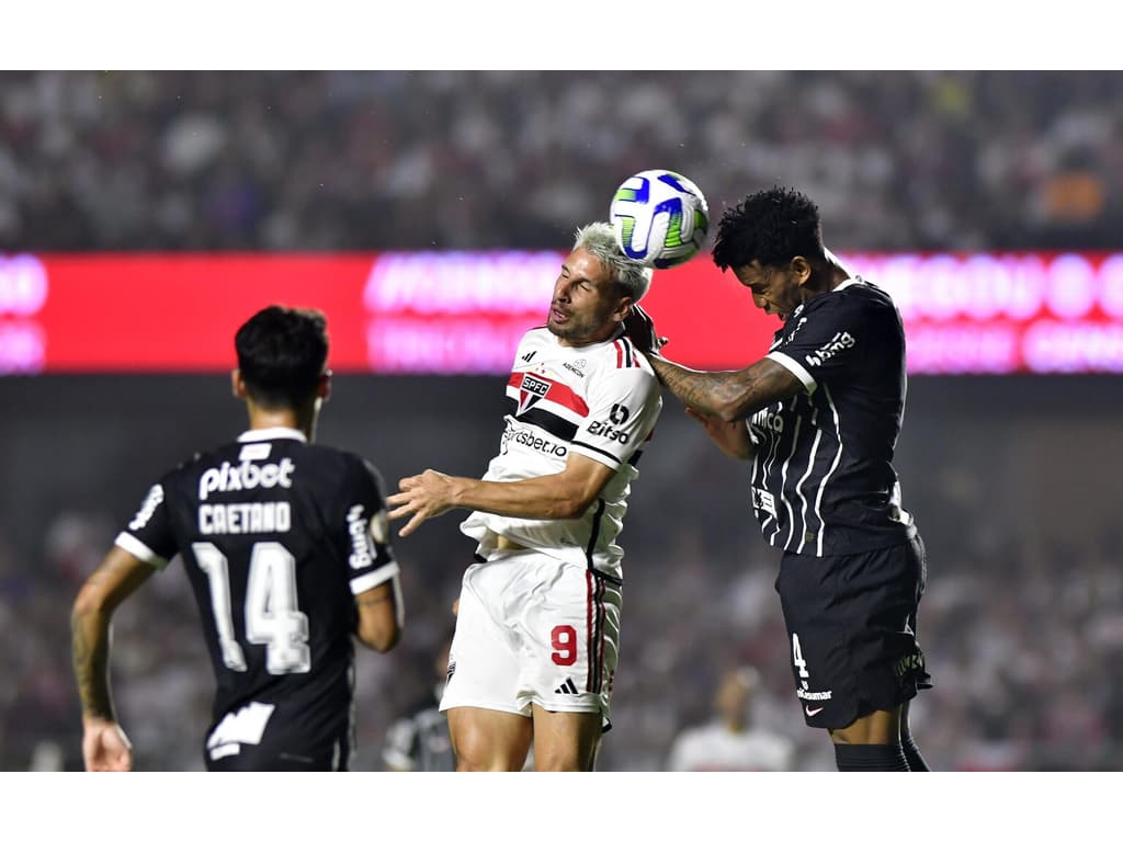 Ídolo do Corinthians coloca time na briga contra o rebaixamento após derrota no clássico