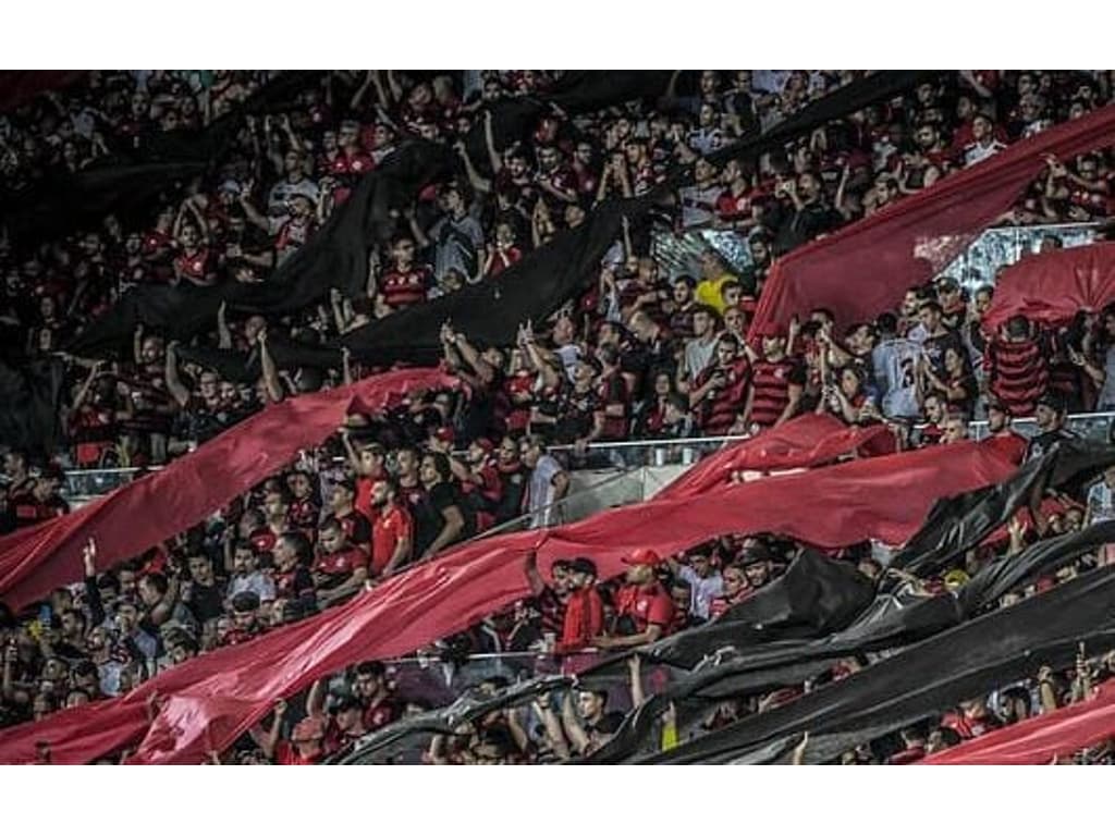 Torcedores do Flamengo enfrentam longas filas para trocar ingresso da final da Copa do Brasil