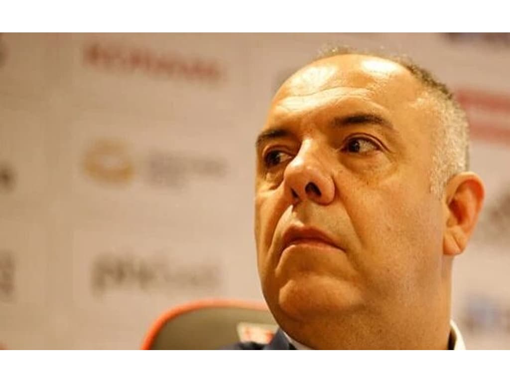 Em cobrança a Marcos Braz, torcedor pede saída de Sampaoli e Gabigol