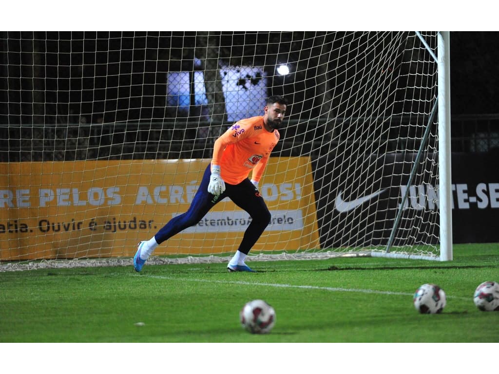 Matheus Cunha, Goleiro Do Flamengo, Recebe Elogios De Técnico Da ...