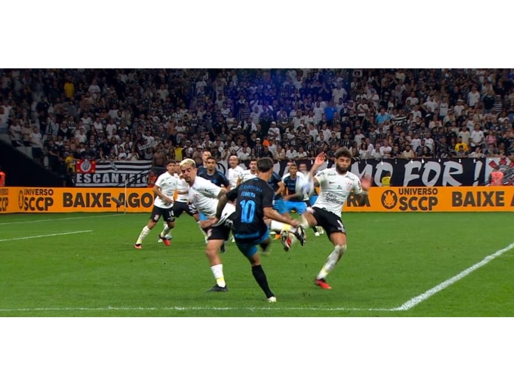 Equipe do VAR de Corinthians x Grêmio é afastada pela CBF; árbitro está sob análise