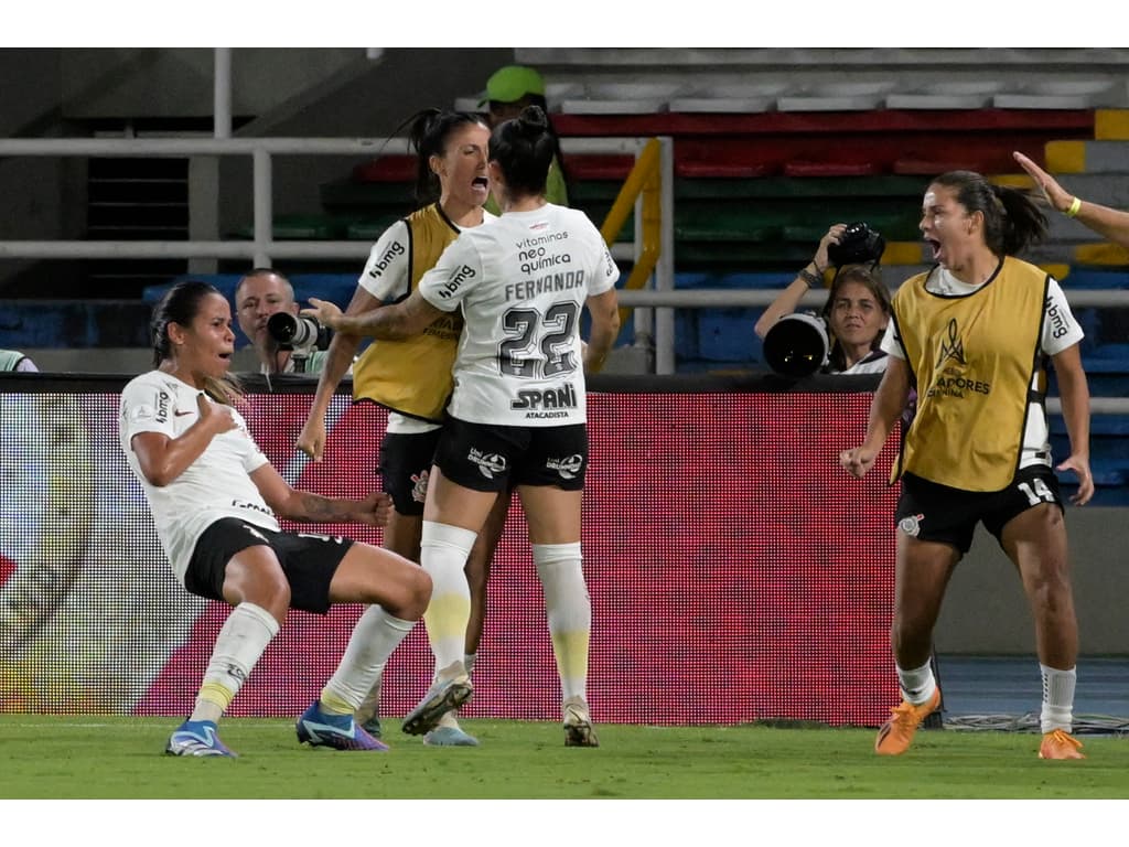 Nos pênaltis, Corinthians bate o Inter e garante Dérbi na final da Libertadores Feminina