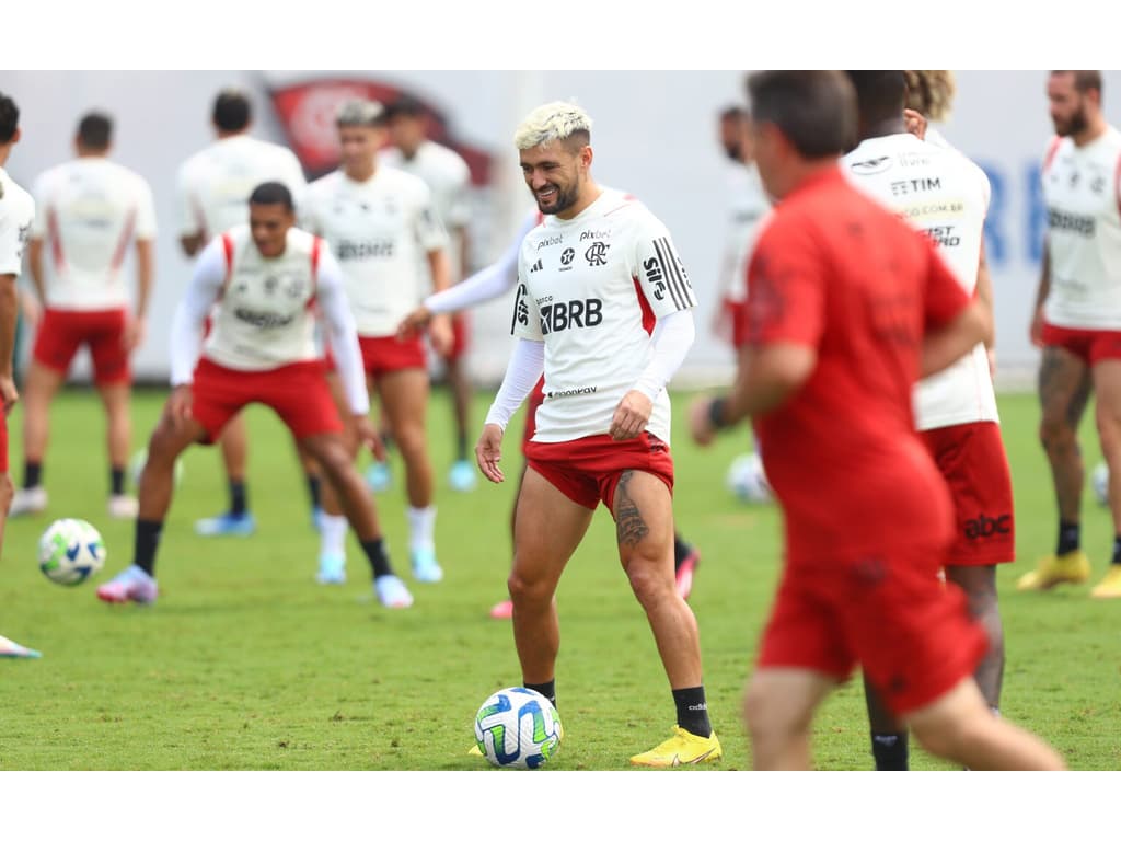 Arrascaeta é incerteza na partida contra o Corinthians, e tem dias  decisivos