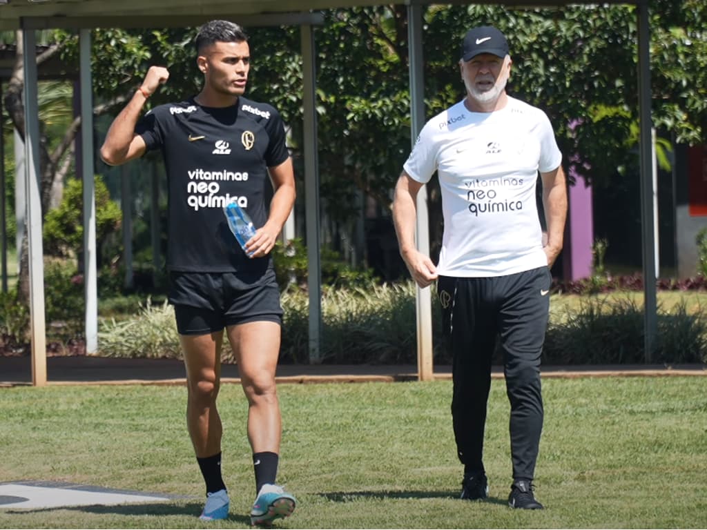 Fausto analisa o que mudou no Corinthians com chegada de Mano Menezes:  Trabalhamos a parte tática