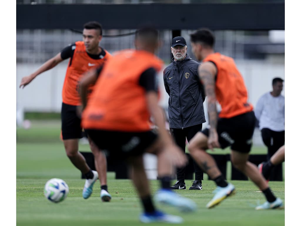 Sem Renato Augusto em campo, Corinthians se reapresenta após folga e inicia trabalhos na Data Fifa