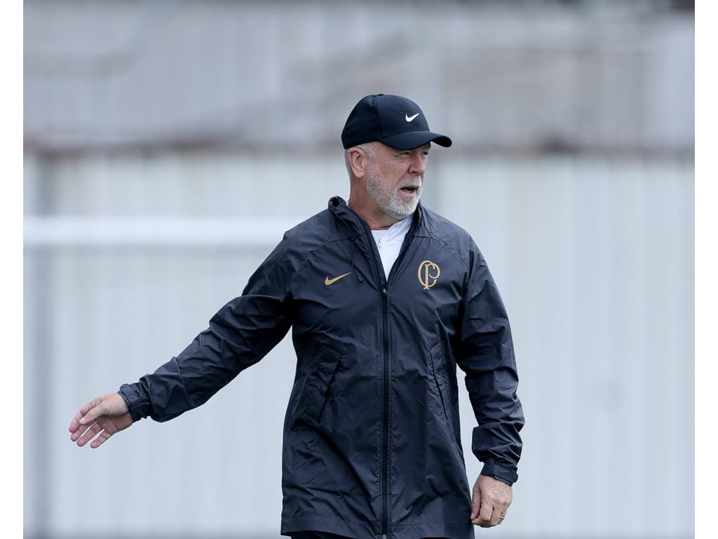 Corinthians dispensa Mano Menezes e inicia busca por novo técnico