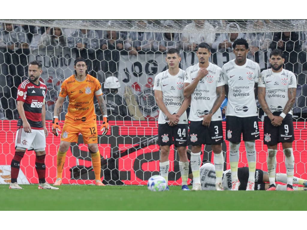 ANÁLISE: Corinthians tem evolução mínima e comete erros primários para o valor da folha salarial 