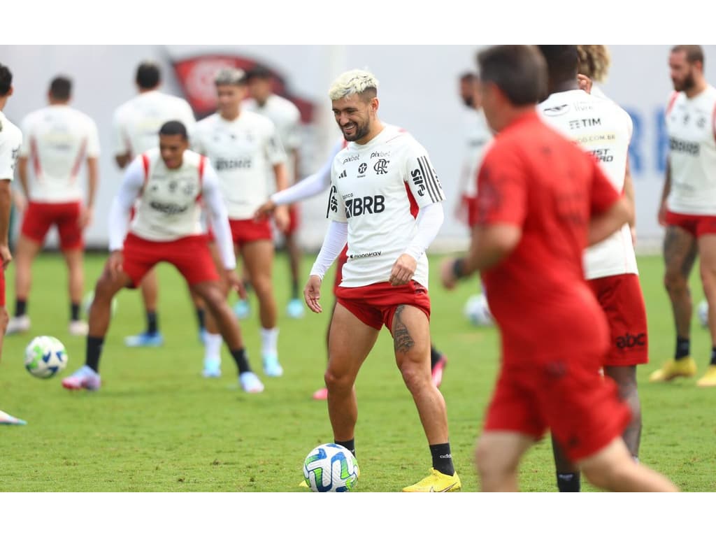 Flamengo: Arrascaeta treina e cresce chance de atuar na final