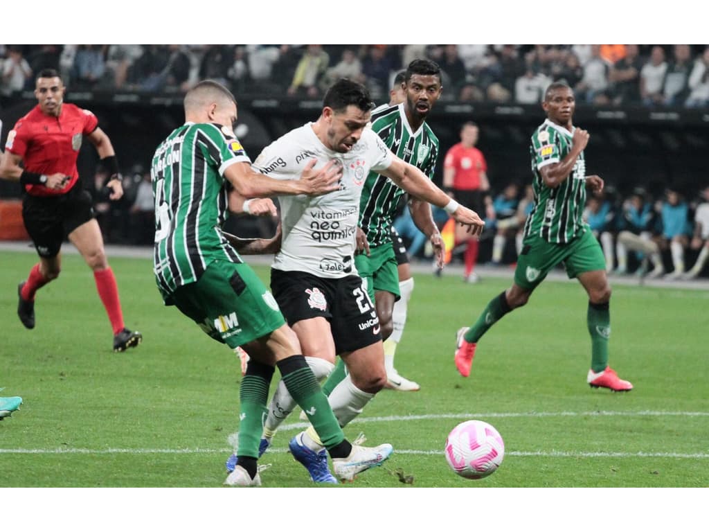 Flu arranca empate em jogo de seis gols contra o Corinthians