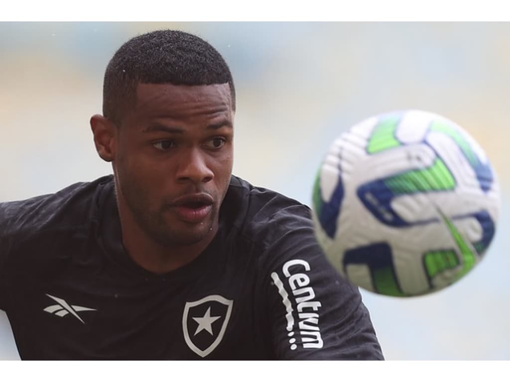 Atacante do Botafogo vira alvo do Corinthians para a próxima temporada