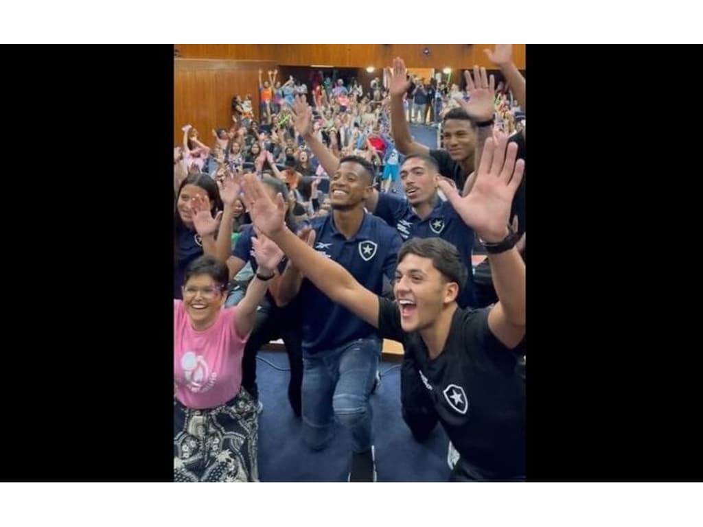 Jogadores do Botafogo participam de celebração do Dia das Crianças no ...