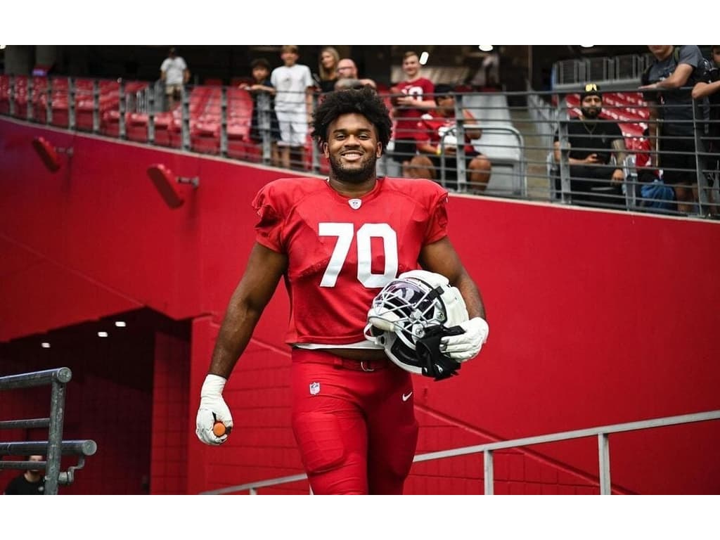 Jogador da NFL aparece em vídeo com camisa do Flamengo: Sabemos nos vestir