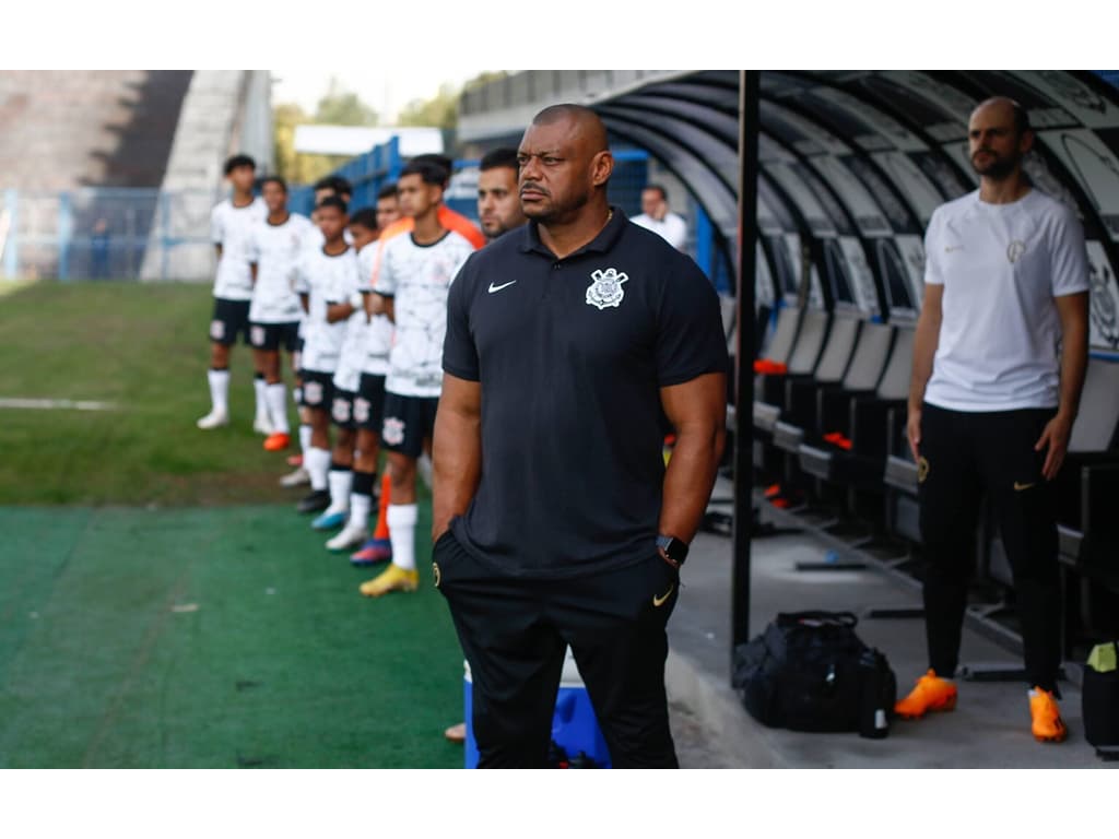 Técnico do Sub-15 do Corinthians avalia temporada e projeta 2024 com nova geração