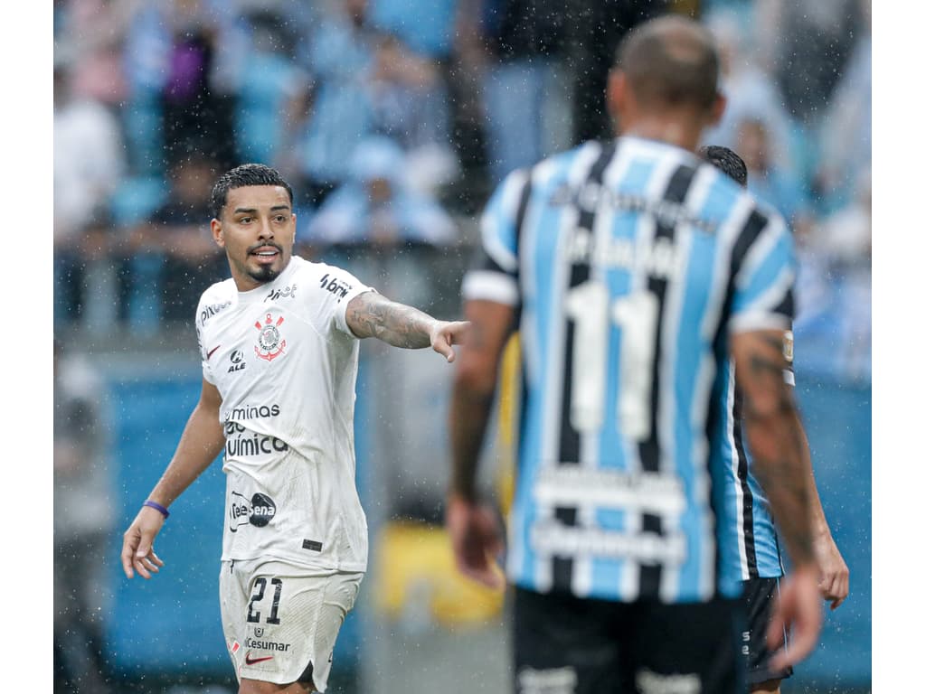 Grêmio x Corinthians: CBF vê erro da arbitragem em pênalti não marcado em Bidu