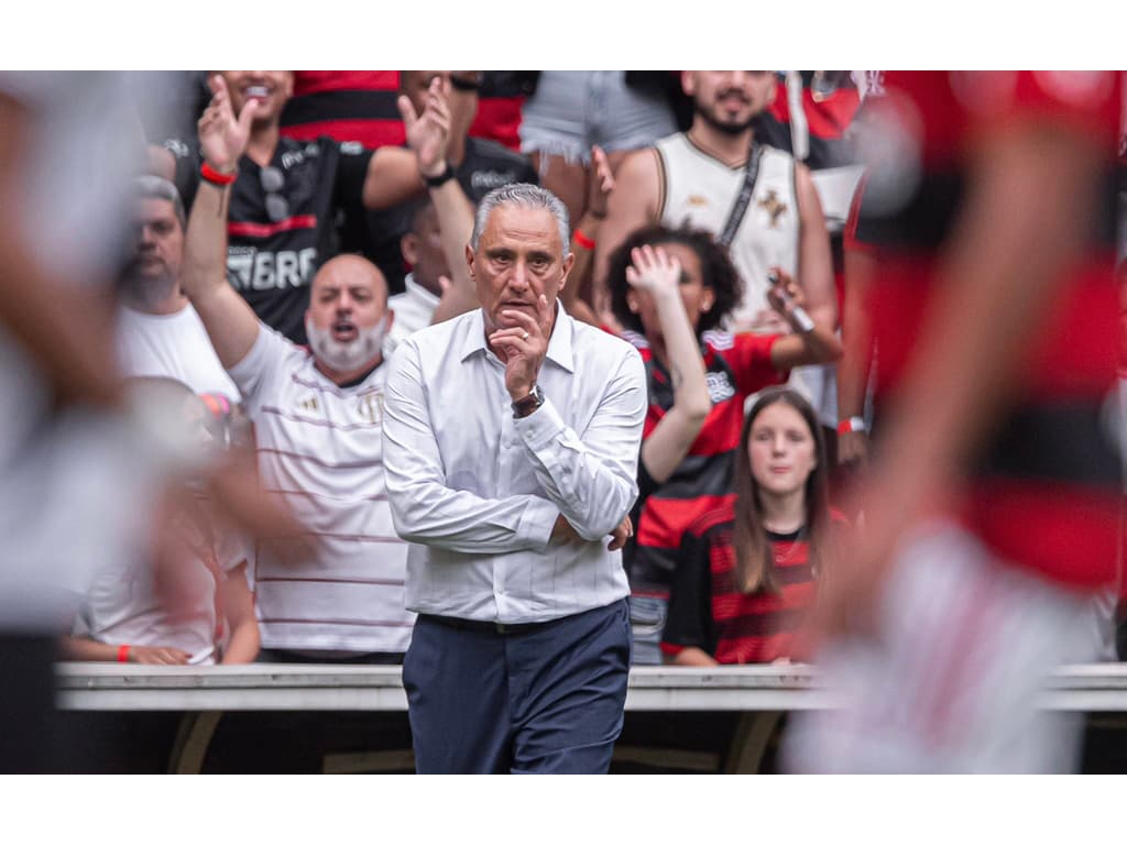 Jornalista critica Tite e detona jogador do Flamengo em derrota: Não joga o mínimo de bola