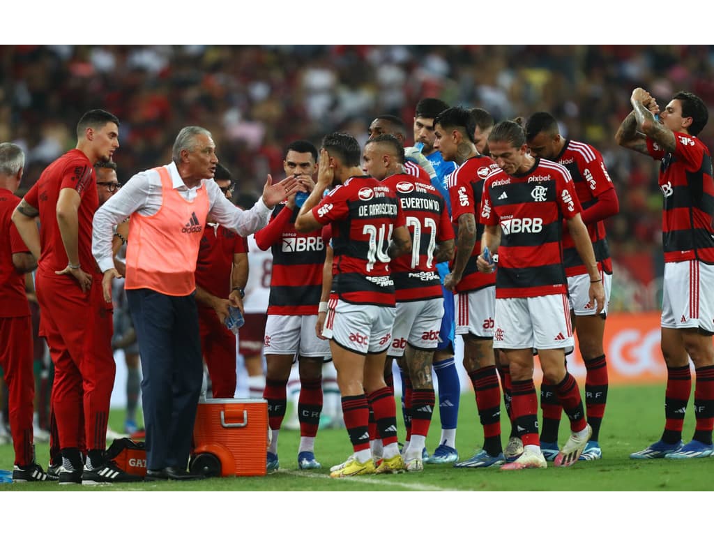 Vitória não livra titular do Flamengo de críticas de torcedores: É um a menos