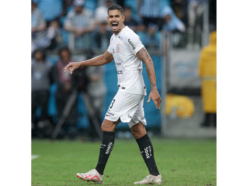Lucas Veríssimo fica no Corinthians? O que se sabe sobre futuro do zagueiro