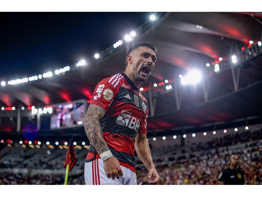 Flamengo vence o Bragantino, volta ao G-4 e mantém briga por título do  Brasileirão - Lance!