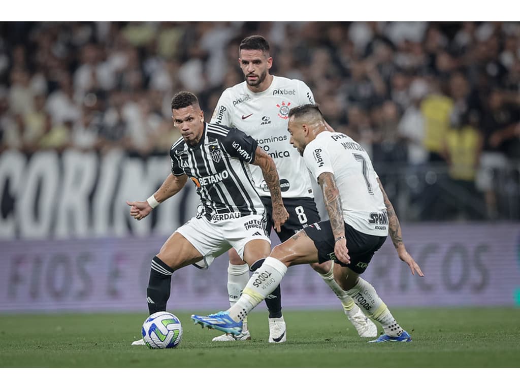 Em jogo de oito gols, Corinthians empata com Grêmio em Itaquera pelo  Brasileiro