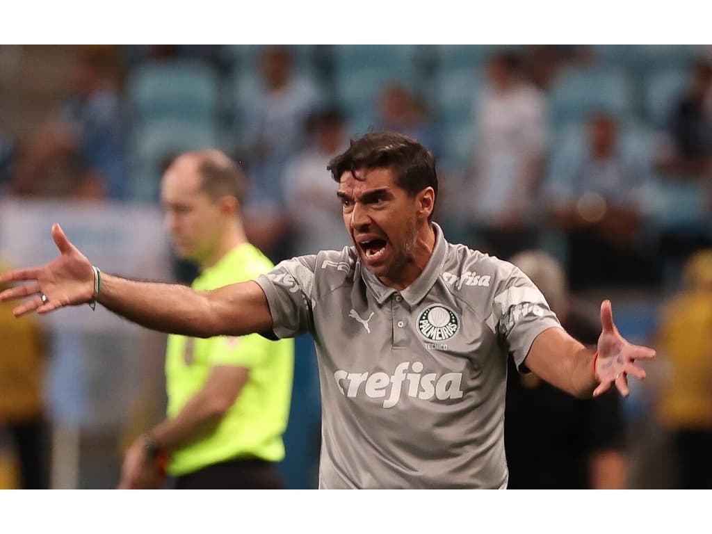 Jornal crava que Abel Ferreira recebe proposta estratosférica para deixar o Palmeiras