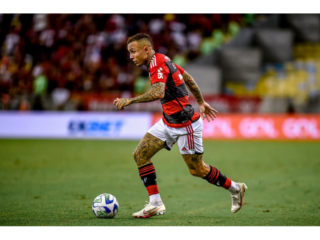 Cebolinha e Everton Ribeiro sentem dores e serão reavaliados pelo Flamengo