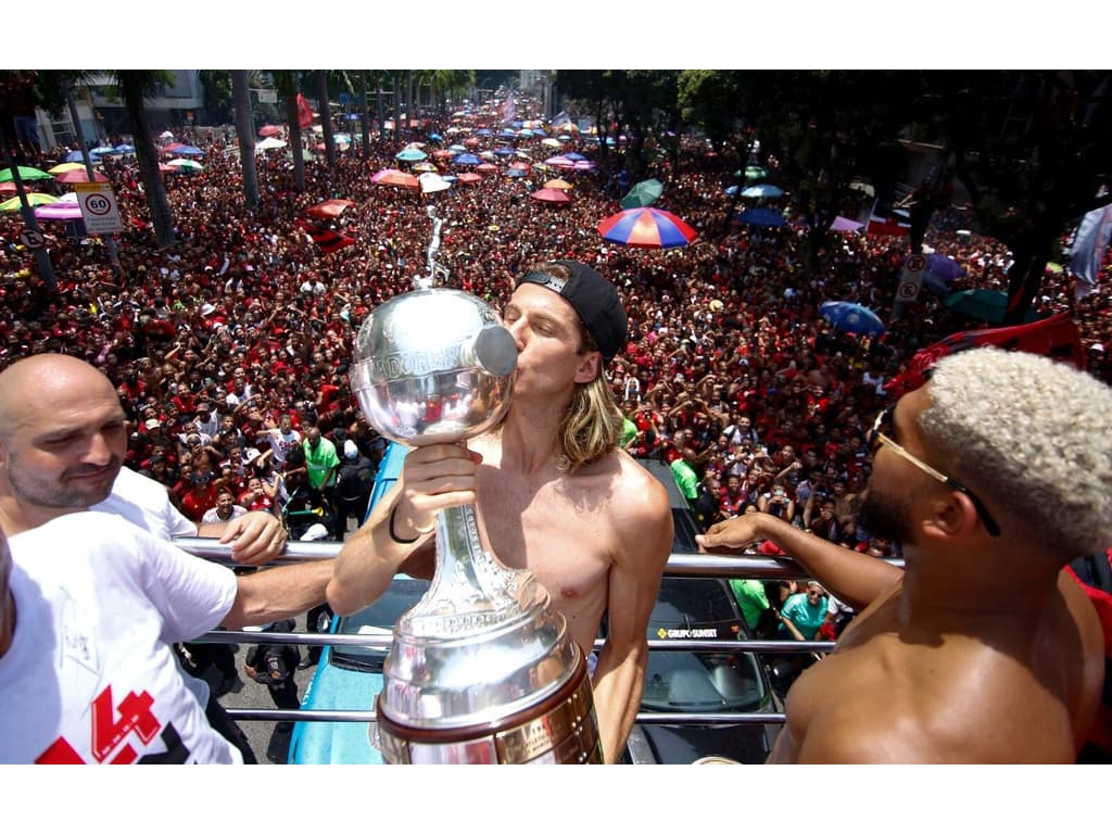 Filipe Luís anuncia aposentadoria; despedida do Flamengo será contra o Cuiabá