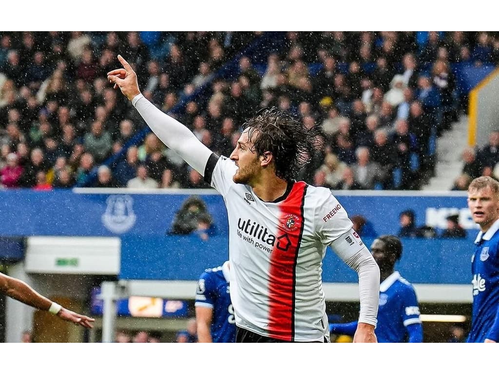 Visão  Capitão do Luton teve colapso em pleno jogo em Bournemouth