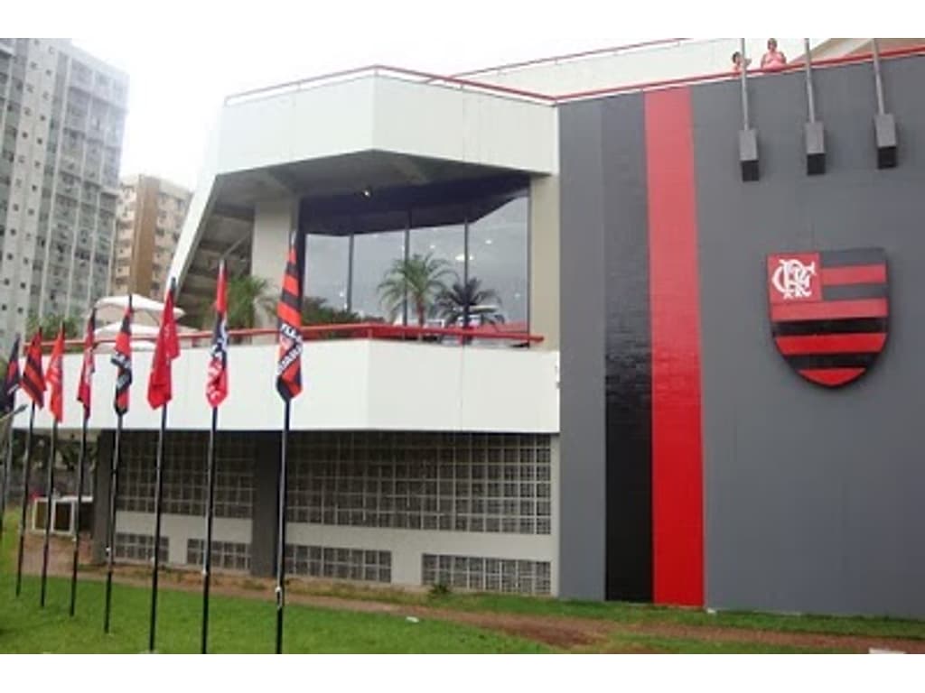 Campeão olímpico treina no Flamengo e rasga elogios à estrutura: Simplesmente perfeita