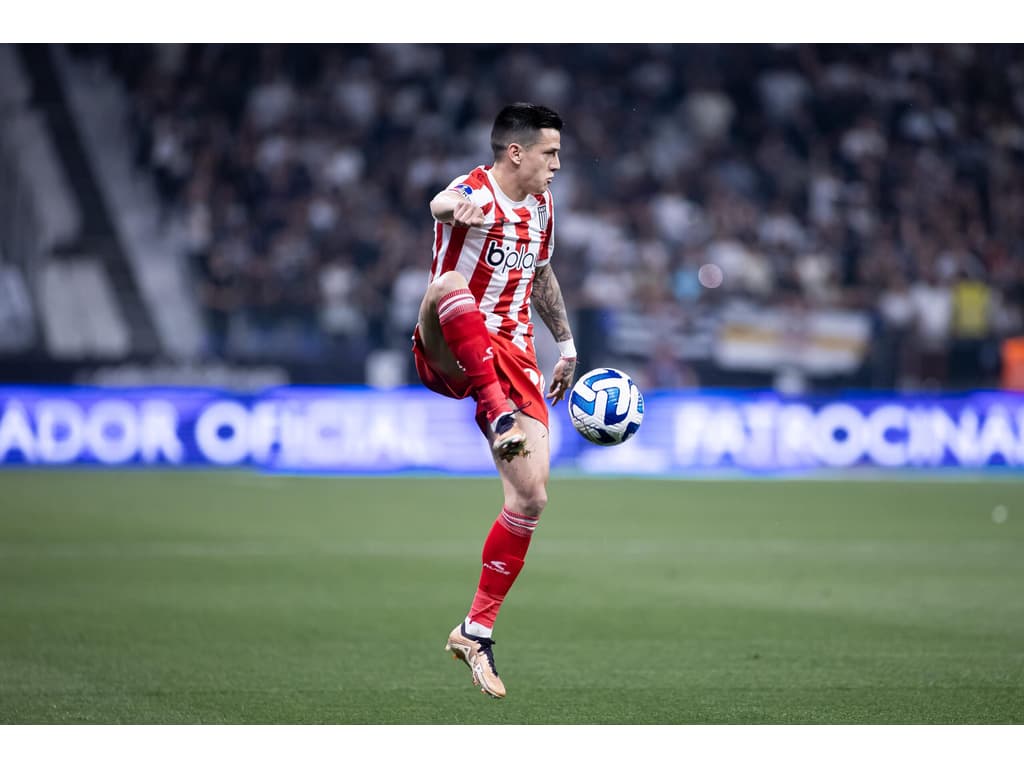 Athletico e Corinthians disputam a contratação de lateral destaque na Argentina