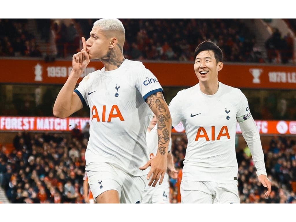 Premier League: capitão do Luton Town desmaia no gramado em partida contra  o Bournemouth - Lance!