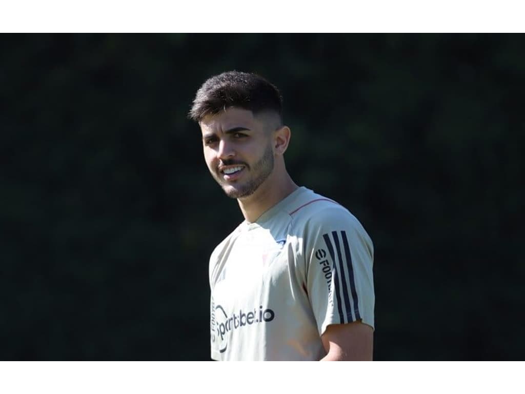 PSG entra na briga por Beraldo e faz proposta milionária para o São Paulo