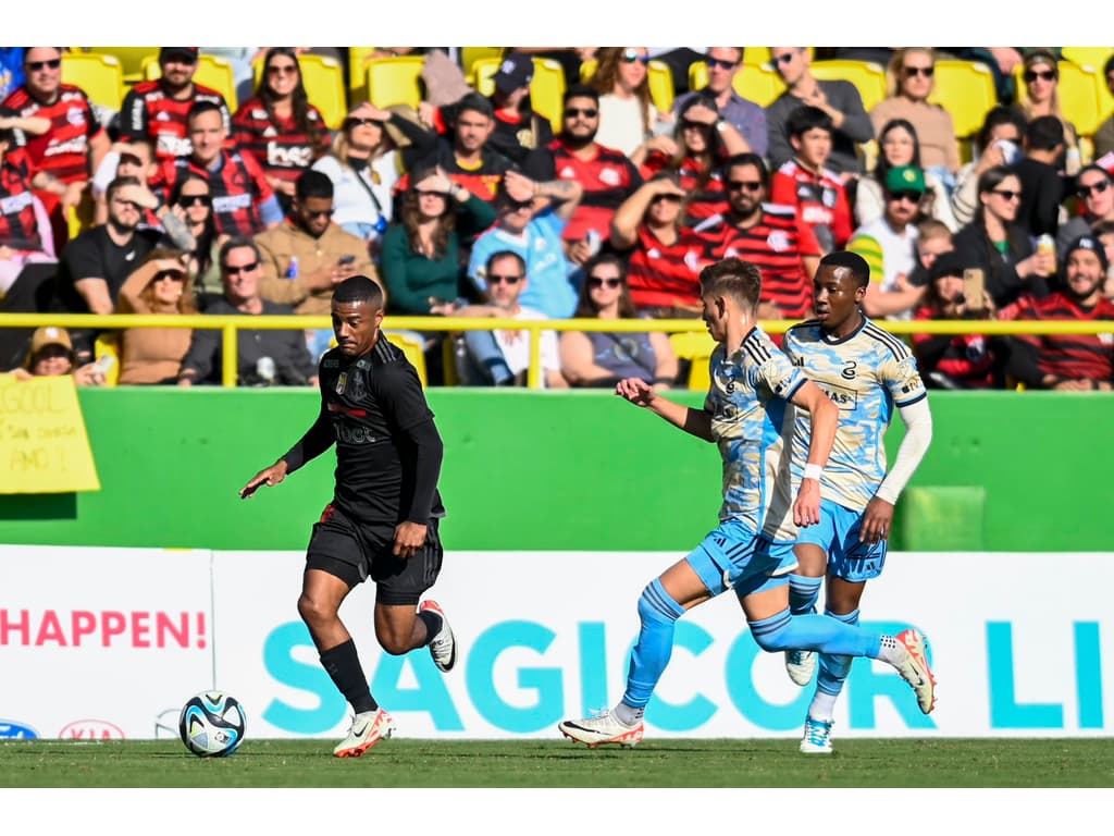 Flamengo enfrentará desfalques de De La Cruz e Allan em próximos confrontos.