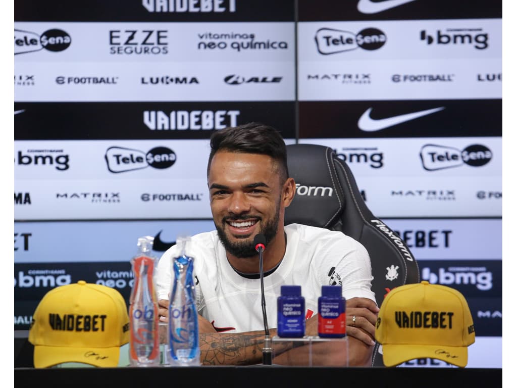 Raniele busca inspiração em passado do Corinthians e sonha em encontro com a Fiel